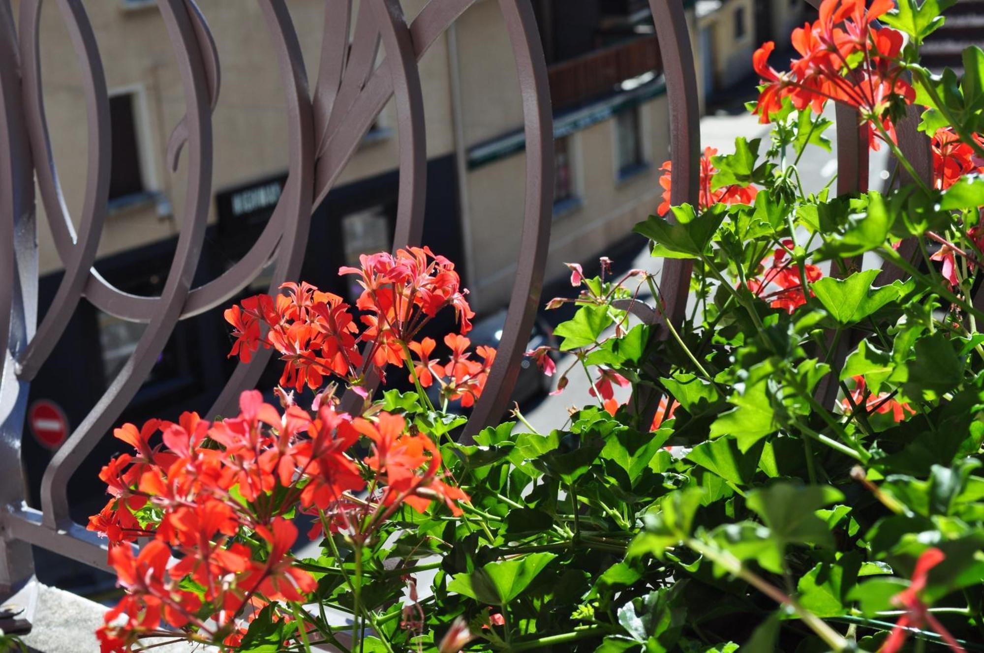 Hotel Et Appart'Hotel De L'Hermitage โธนส์ ภายนอก รูปภาพ