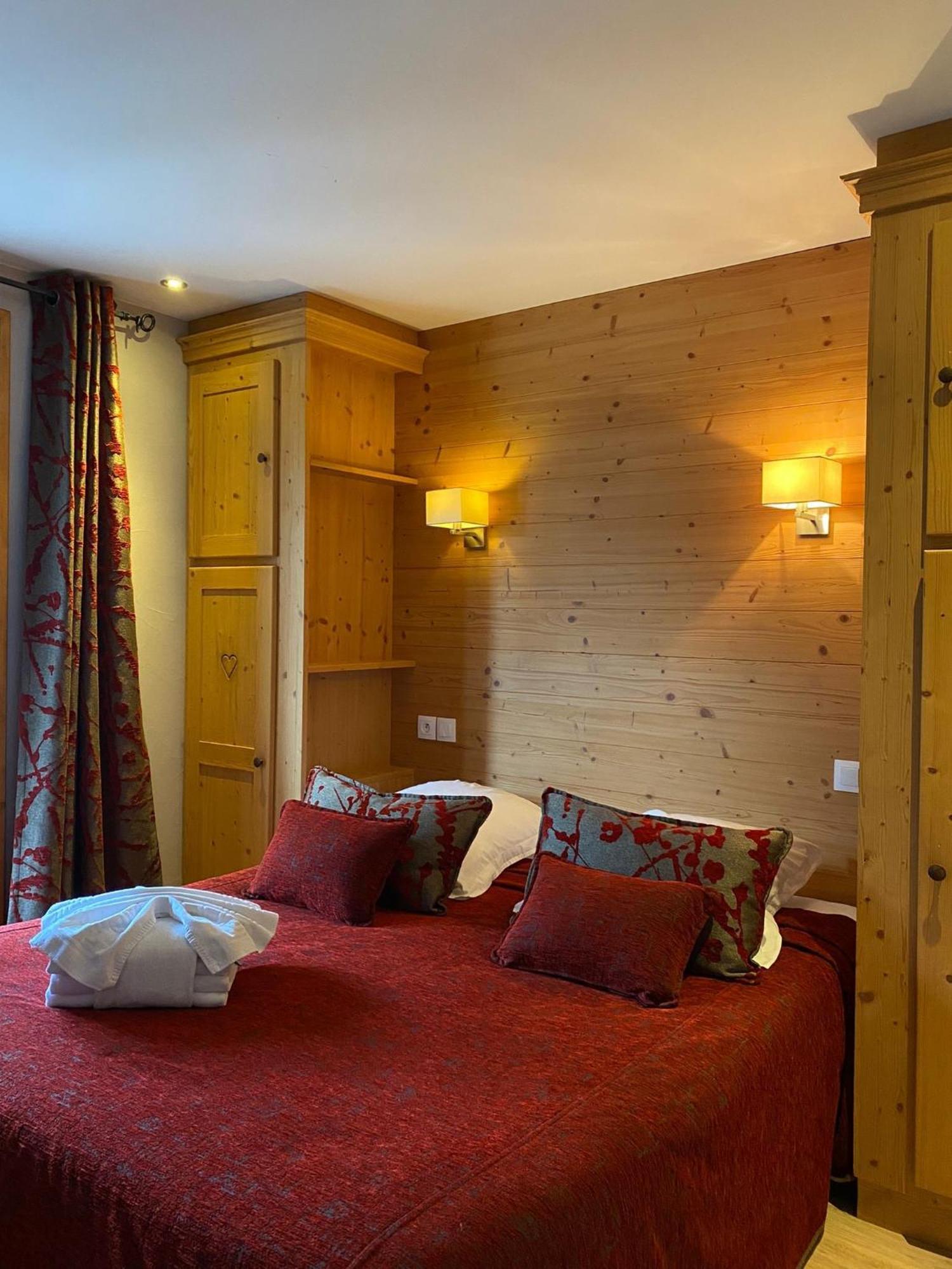 Hotel Et Appart'Hotel De L'Hermitage โธนส์ ภายนอก รูปภาพ