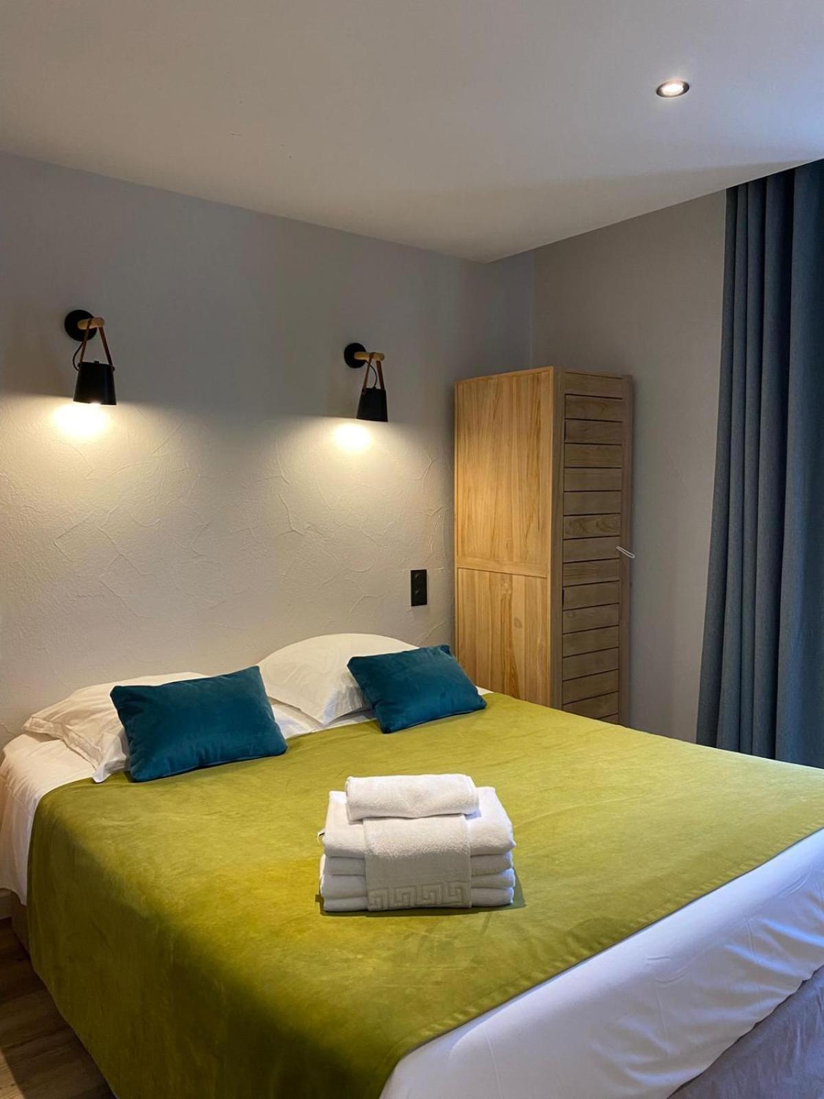 Hotel Et Appart'Hotel De L'Hermitage โธนส์ ภายนอก รูปภาพ